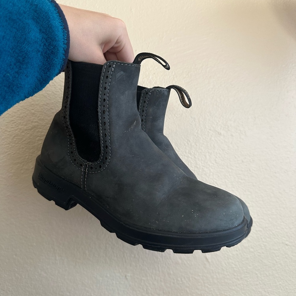 Rustic Black Blundstone Boots